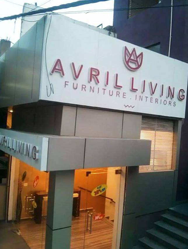 Uniknya Nama 20 Toko Ini Bikin Geleng-geleng Kepala Deh