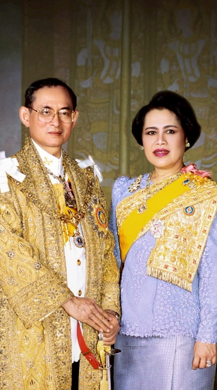 We Love 901 & 902 KingBhumibol Queen sirikit 💛🤴👸🩵