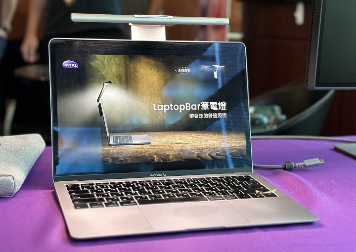 BenQ 推出新款 LaptopBar 筆電燈，可觸控調整色溫、磁吸設計免插電、售價 4,290 元