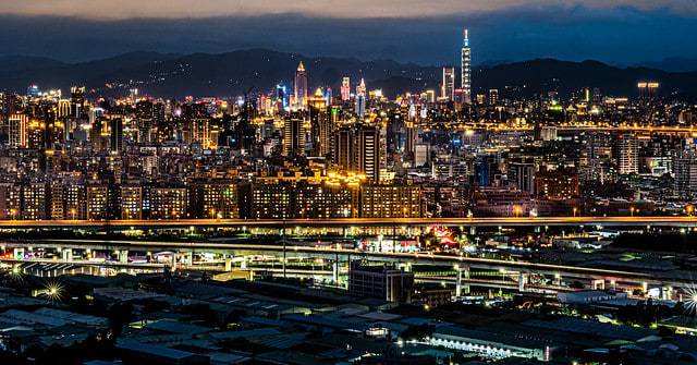 情人夜晚約會好去處 北台灣十大夜景大公開 越夜越美麗 象山 陽明山 貓空 烘爐地 Klook Line Today