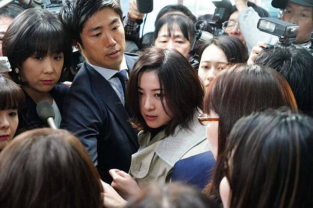 線上看】日劇《不知道也無妨》: 緊咬案件與醜聞不放的狗仔記者──倘若 線上看】日劇《不知道也無妨》: 緊咬案件與醜聞不放的狗仔記者──倘若