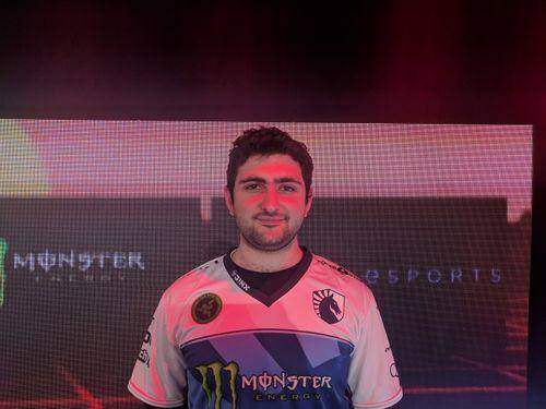 Titisan Dewa! Ini 7 Gamer DotA 2 Profesional Dengan MMR Tertinggi