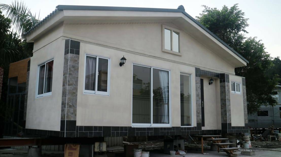 高雄鳥松區的客製化組合屋 山形屋頂的9 坪高質感住宅 Homify Line Today