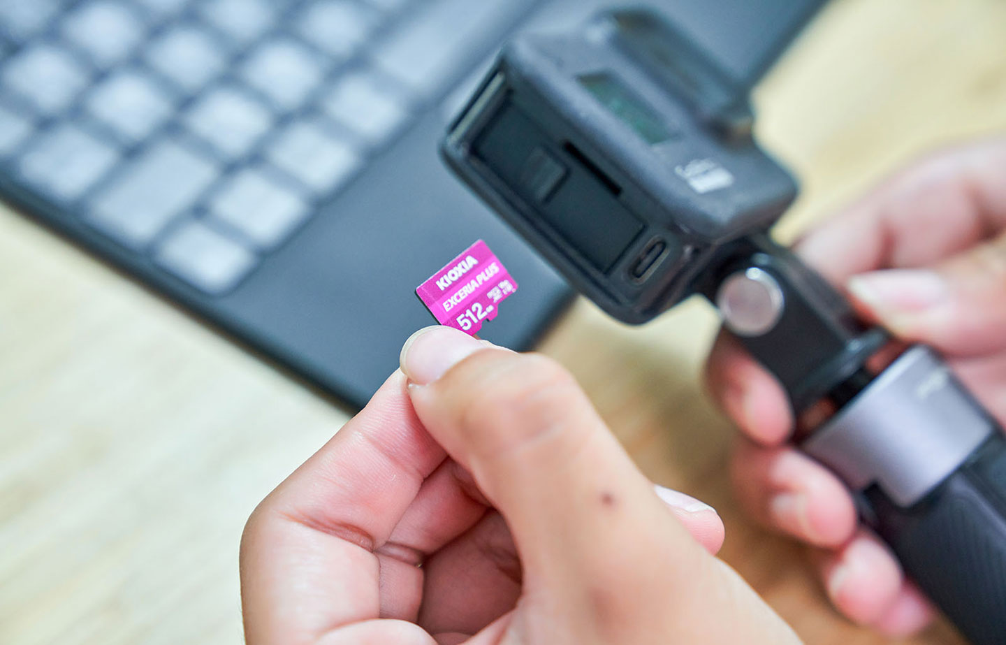 搭配 GoPRO 的是 512 GB 的 KIOXIA 鎧俠 EXCERIA PLUS microSD 卡，同樣也有極大的容量可一次滿足多天旅程的拍攝需要。