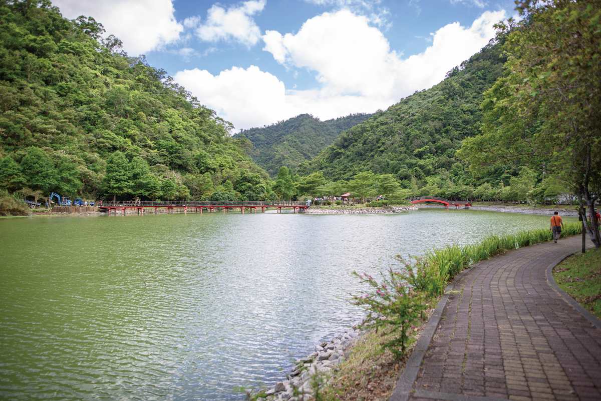 宜蘭不只抹茶山！北台灣最美「抹茶湖祕境」，輕鬆走環湖步道、偶像劇也來拍