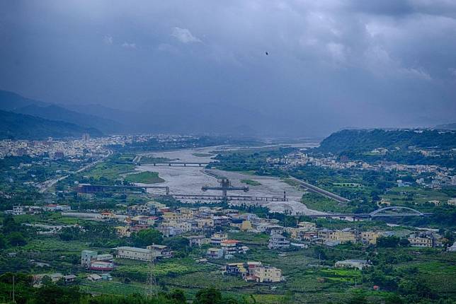 ▲在這裡的民宿可以遠眺大雪山與大甲溪（圖/雲山初露民宿）