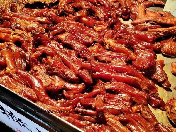 【饒河街美食】撒豆牛滷味 #秘製東坡汁 #牛腱 #牛肚 #牛筋 #限量滷大腸 #饒河創始店 #饒河街必吃 (1).jpg