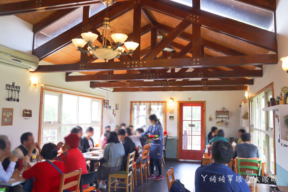 新埔普羅旺斯小木屋餐廳，超夢幻的雨滴蛋糕和草莓飲品，新竹賞櫻景點推薦！