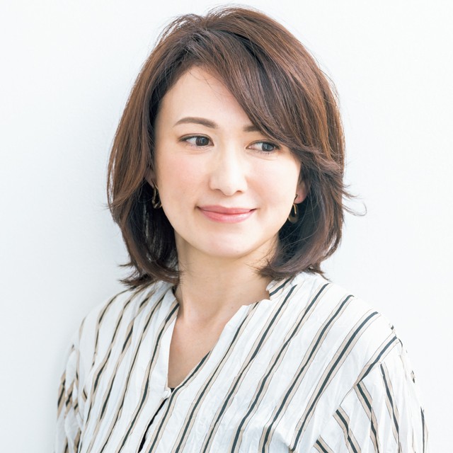 上向きボブ カタログ2 前髪の外ハネ 丸みフォルムで女らしくリフトアップ