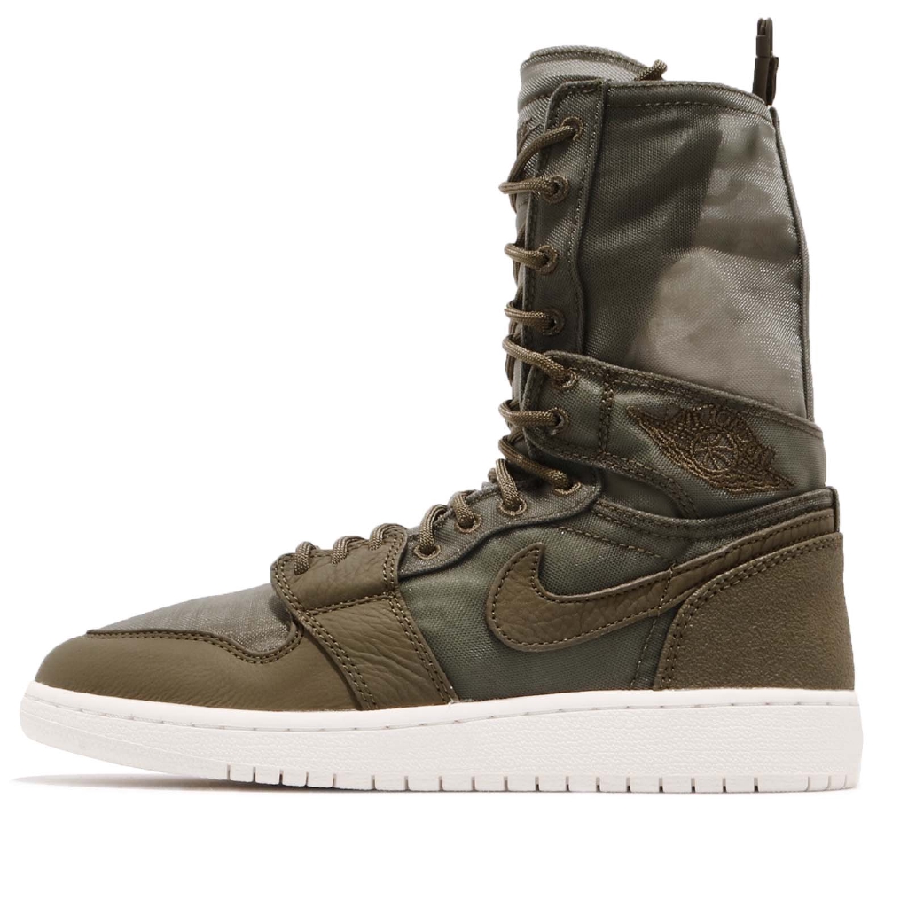 AQ7883300 飛人喬丹 AJ1 質感鞋面設計 高筒 靴子 可調整高度 女鞋男段 大尺寸【ACS】五大保證⭐️⭐️⭐️⭐️⭐️保證原廠正品經銷公司貨，所有商品皆現貨在台。保證快速收到訂單後12~3