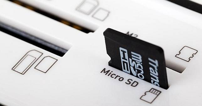 在路邊撿到記憶卡　打開查看卻驚見女子遭勒死畫面