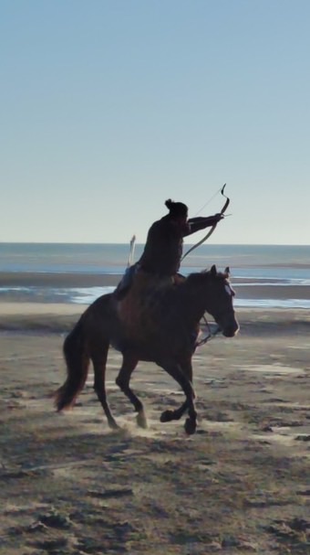 台灣騎馬射箭俱樂部