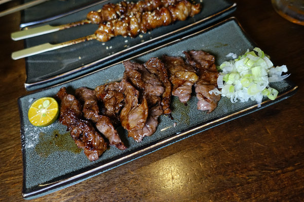 板橋深夜美食-老味噌居酒屋，江子翠捷運美食，板橋江子翠好吃串燒，能開心吃燒烤喝酒的板橋人氣宵夜推薦 