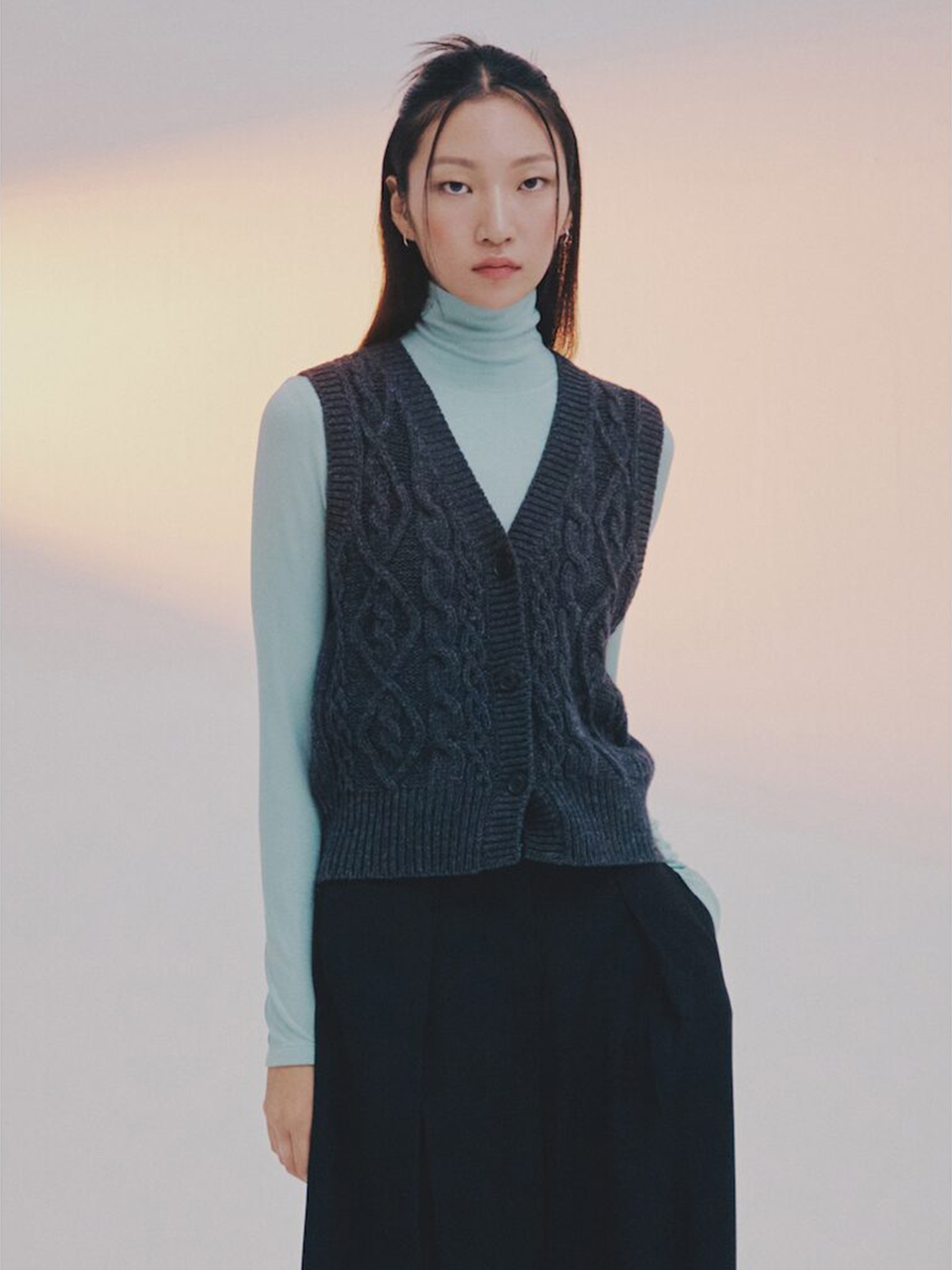 kuho plus Button Cable Knit Vest_Ash