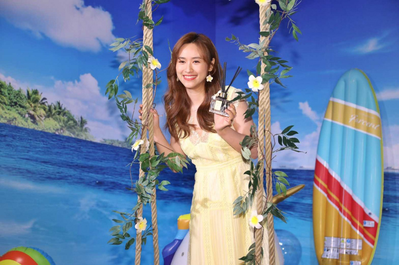 Sandy靠喝水不沾鹹甩肉。（圖／張祐銘攝）