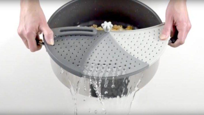 洗菜總是掉滿地？？廚房神器 旋轉瀝水器幫你搞定！