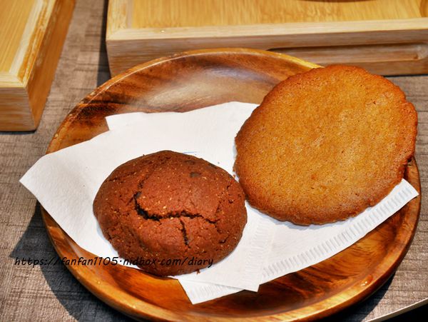 【新莊不限時咖啡廳】咖竅咖啡 Cotcha Coffee 新莊中和店 #輕食 #拖鞋堡 #黑潮白玉鮮奶 #黃金曼巴拿鐵 (10).JPG