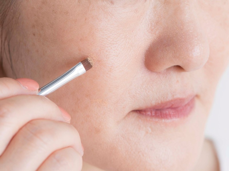 短い眉 生え際の白髪 シミetc 大人の悩みを解消するメイクの裏ワザ7選 プロ直伝