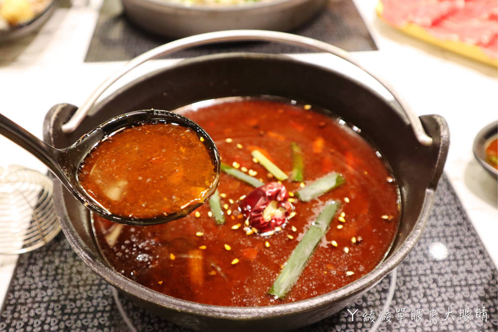 新竹火鍋推薦！鐵了心自慢鍋物，吃鍋前先看可愛小熊泡湯！新竹超囂張的蛤蛤鍋來了！