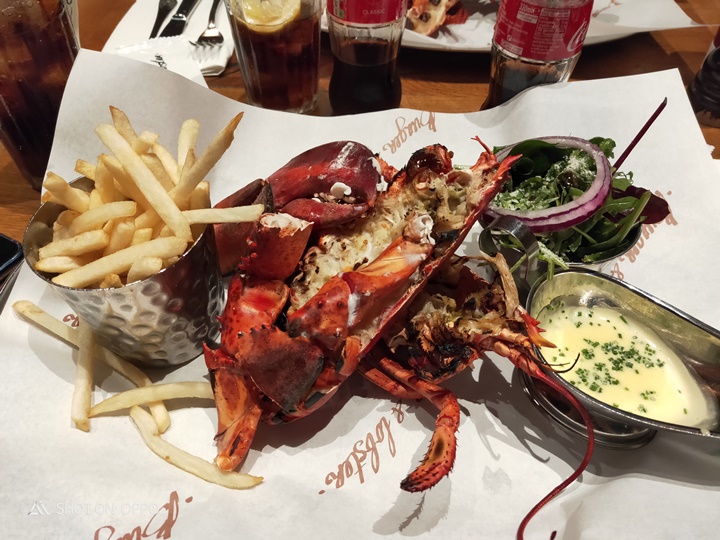 OPPO R17 開箱動手玩，跑分、拍照、續航力表現全都測