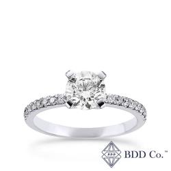 ◎貴金屬:14K白金|◎主鑽總重:1.01克拉|◎配鑽總重:約13分商品名稱:【BDD-Co.】14K白金GIA1.01克拉FVS23EX經典密釘鑽石求婚戒指品牌:BDD.CO種類:白鑽款式:女戒主鑽