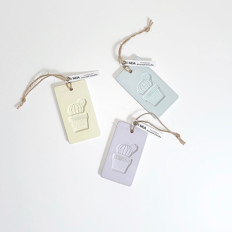 療癒仙人掌 . 擴香石吊牌 1 － 重量 ： 約 60 g － 尺寸 ： 約 9 X 5 cm － 附贈香精油 ： 1 ml － 材料 ： 高品質石膏（日本）、香氛精油（法國、美國）