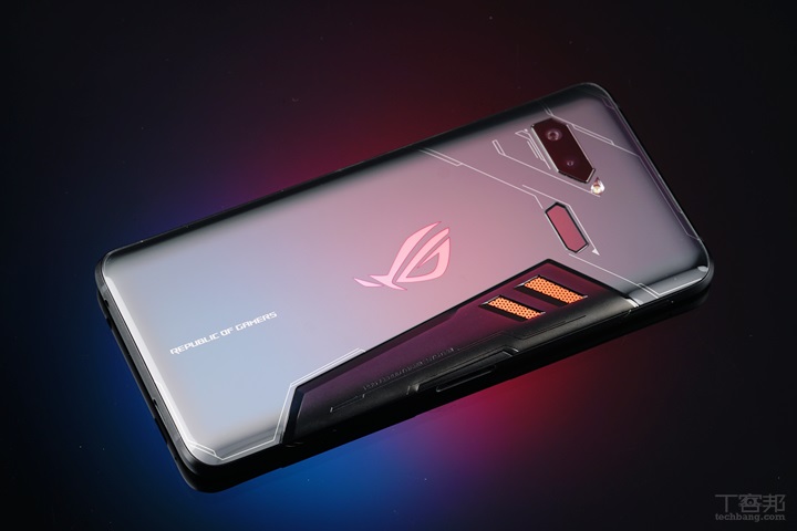 華碩 ROG Phone 大全套開箱！重新定義電競手機樣貌
