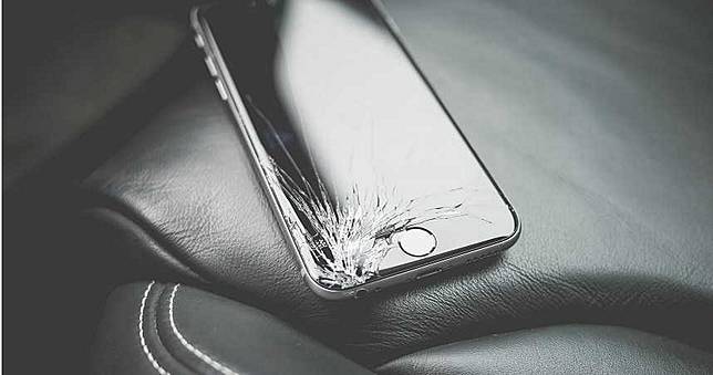 智慧型手機裝不裝手機殼? 　調查結果是「裝心酸」的?
