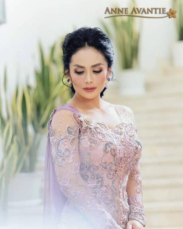 Kebaya Krisdayanti/instagram/anneavantieheart