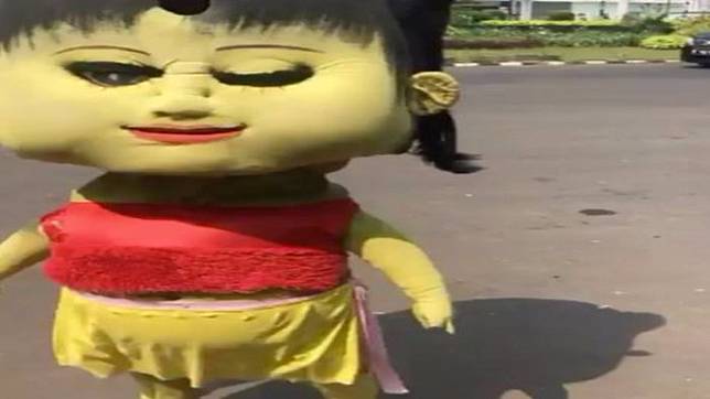 Wow Aktor Ganteng Ini Nyamar Jadi Boneka Mampang, Publik Ngeh Nggak ya?