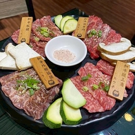 【新北永和美食】大發燒肉，親民價格的8-9級澳洲和牛，隨時享受入口即化的快感，還有可愛的招財貓大集合，近福和橋下