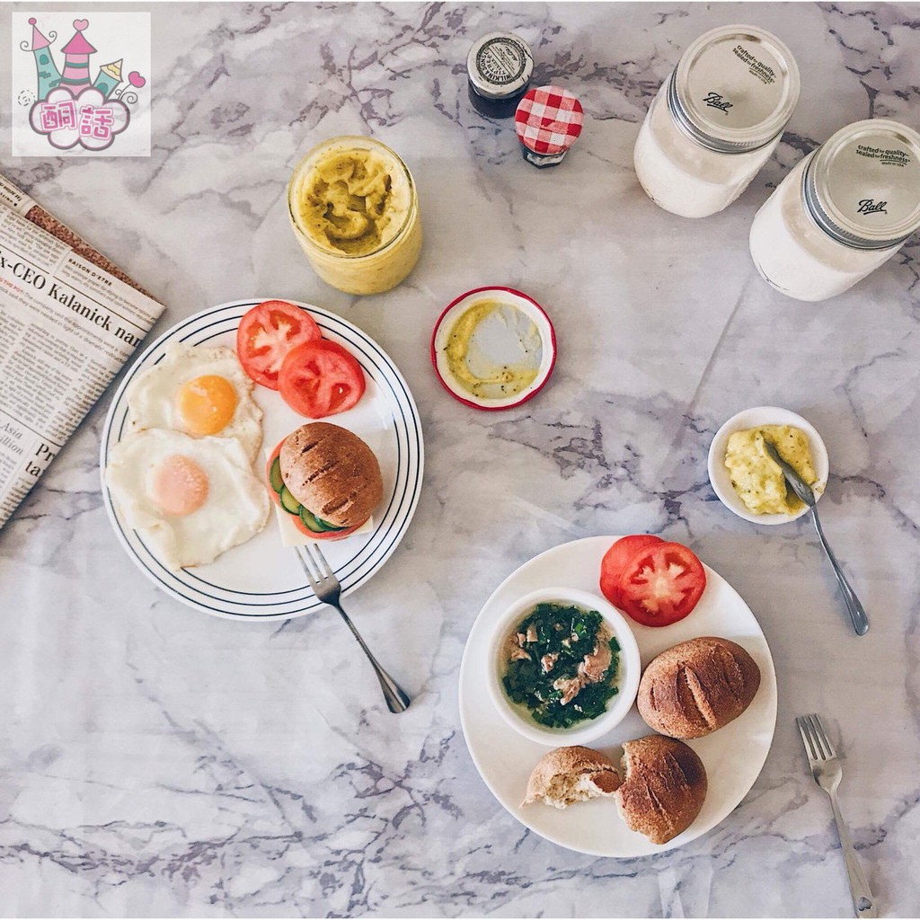 ［酸種小餐包］搭配奶油真的是絕配啊正在進行減醣、生酮飲食的你這個餐包絕對可以滿足想吃麵包的渴望帶著微微發酵的香味與口感！真的是大大的滿足！成分：馬卡龍杏仁粉.雞蛋.椰子細粉.黃金亞麻仁仔粉.洋車前子粉