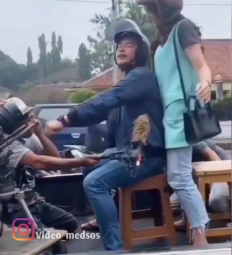 Viral proses pengambilan adegan Diatas Motor