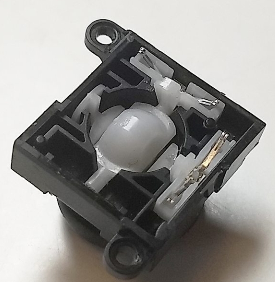 角色亂飄基本無解！玩家拆解證實 Switch JOYCON蘑菇頭會飄移根本是結構問題