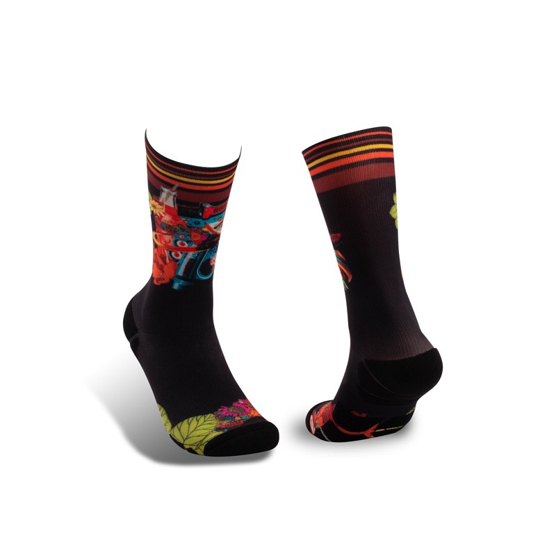 品牌：LIFEBEAT橫跨紐約、台灣、中國三地的企劃，為現代人打造獨特的足下時尚，透過不受限的創作精神，釋放都市生活中被壓抑的靈魂，展現生命的脈動。★設計理念「甜蜜的戰爭」系列靈感來源是電影Royal