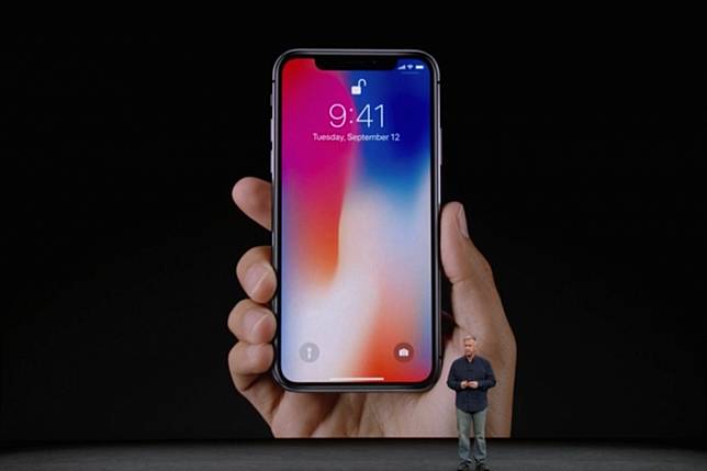 Apple memperkenalkan iPhone X (iPhone ten) yang disebut sebagai iPhone masa depan dengan layar tanpa bingkai dan tak ada lagi tombol Home.(Apple)