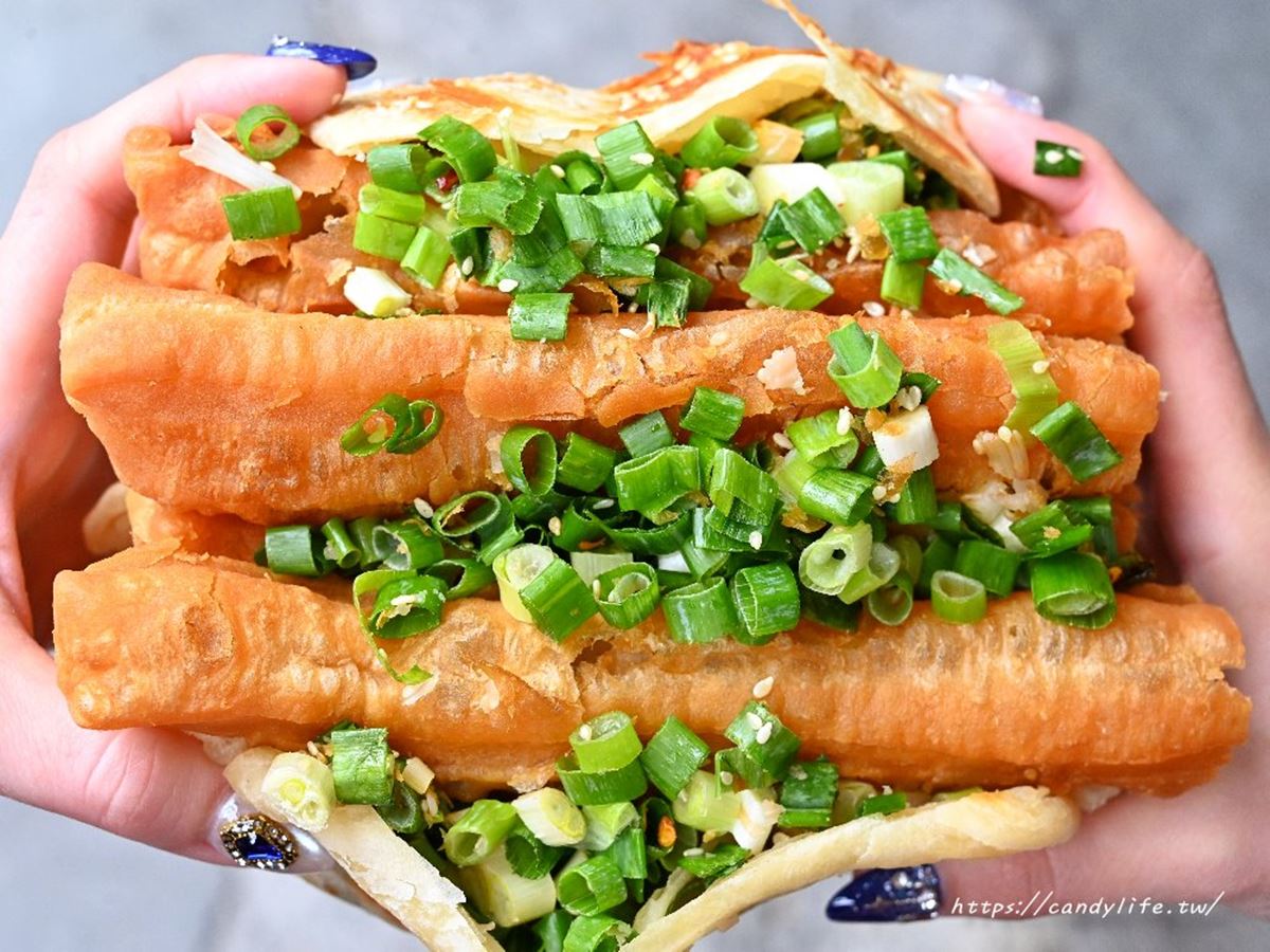 50元內搞定！台中６排隊高CP值早餐：免費加爆蔥花、30元阿婆炒麵、粉漿蛋餅