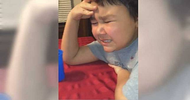 抗癌3年成功！9歲男童吞最後一顆藥激動落淚：我打敗它了