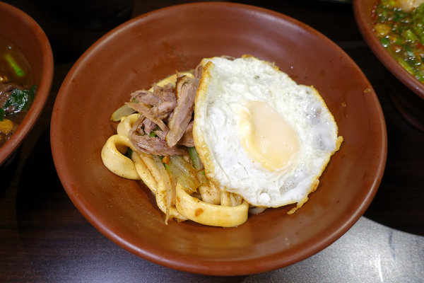 溪尾街美食-鼎街鴨香飯三重溪尾店，三重鴨肉飯，鴨香飯、韭菜鴨腸、炒鴨血，三重好吃鴨肉飯，好吃不貴可外送鴨肉飯