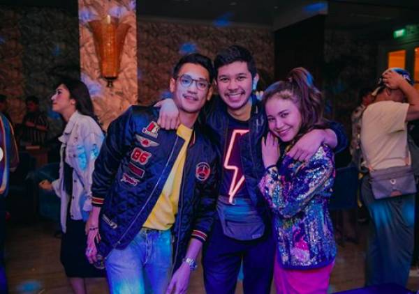  Bertema Cozy 80-an, 10 Momen Seru Ultah ke-30 Tahun Afgan Syahreza