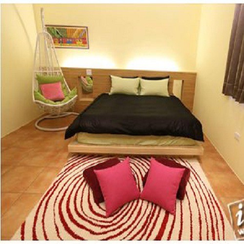 不論是凸出或是凹入，想必每一片都能在您心中烙印著喜怒哀樂或酸甜苦辣…等滋味。這一趟旅程，不管您期待拼湊在您人生拼圖的何種圖騰，希望我們雅靜的環境、親切的招呼，能點綴您的旅程回憶，框飾您生活的美景。但願