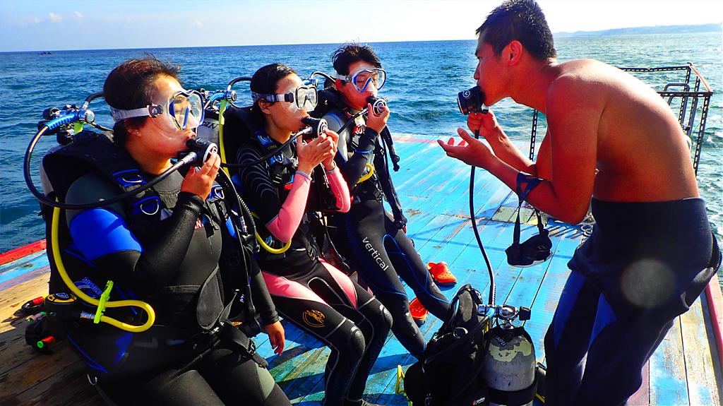 台灣體驗潛水景點-墾丁南灣平台式潛水。