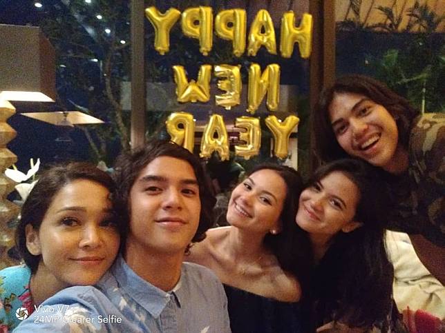 Adu Mesra 10 Gaya Pacaran Al Ghazali Alyssa dan El Rumi Marsha Aruan