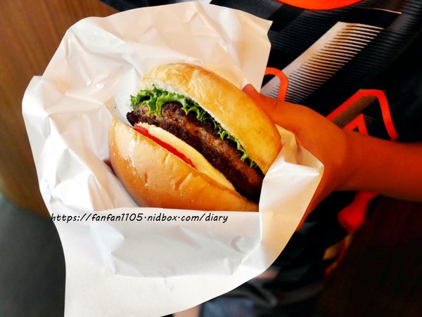 台北美食【Wagyu Burger 和牛漢堡】#美式餐廳 #高cp值 #和牛漢堡 #和牛滷肉飯 #信義安和站 (15).JPG