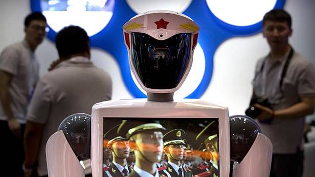 dvejetainis robotas avis 2022