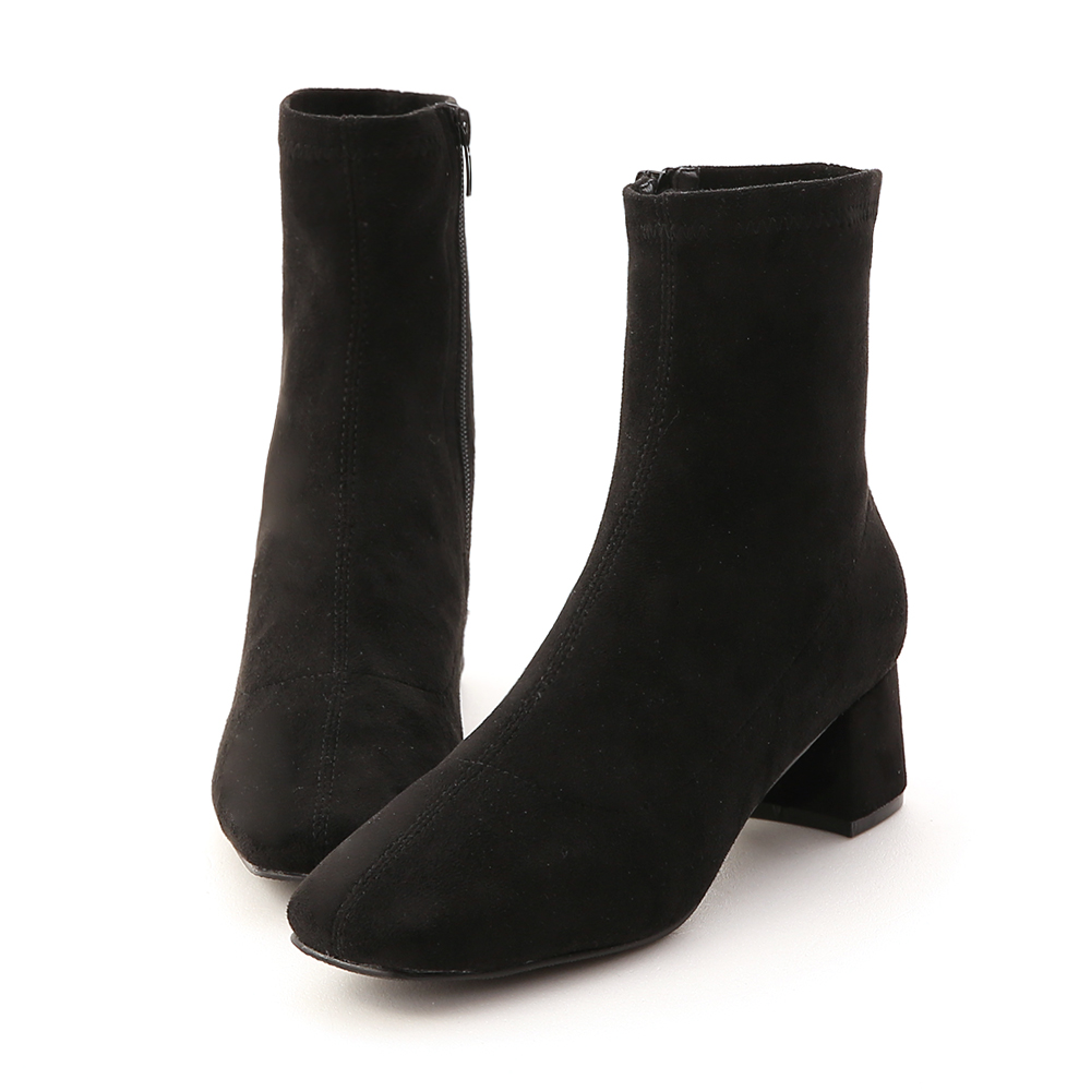 ．2019必備時尚單品非襪靴莫屬 ．超好搭靴型線條穿起來腿型超好看 ．貼心的提供絨面及皮面二種選擇 ．5cm跟高成功修飾令人在意的腿部線條 ．精心改良的合腳踝圍讓顯瘦感大大提升 ．貼心的側拉鍊設計，穿