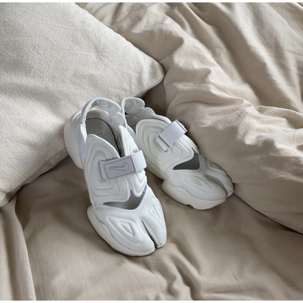 【版型：正常】NIKE W AQUA RIFT TRIPLE WHITE型號：CW7164100∆下單後隔天寄(假日未出貨)，若有其他問題會私訊告知，請您留意訊息喔～∆寄出後2-3天到貨，超商簡訊有時