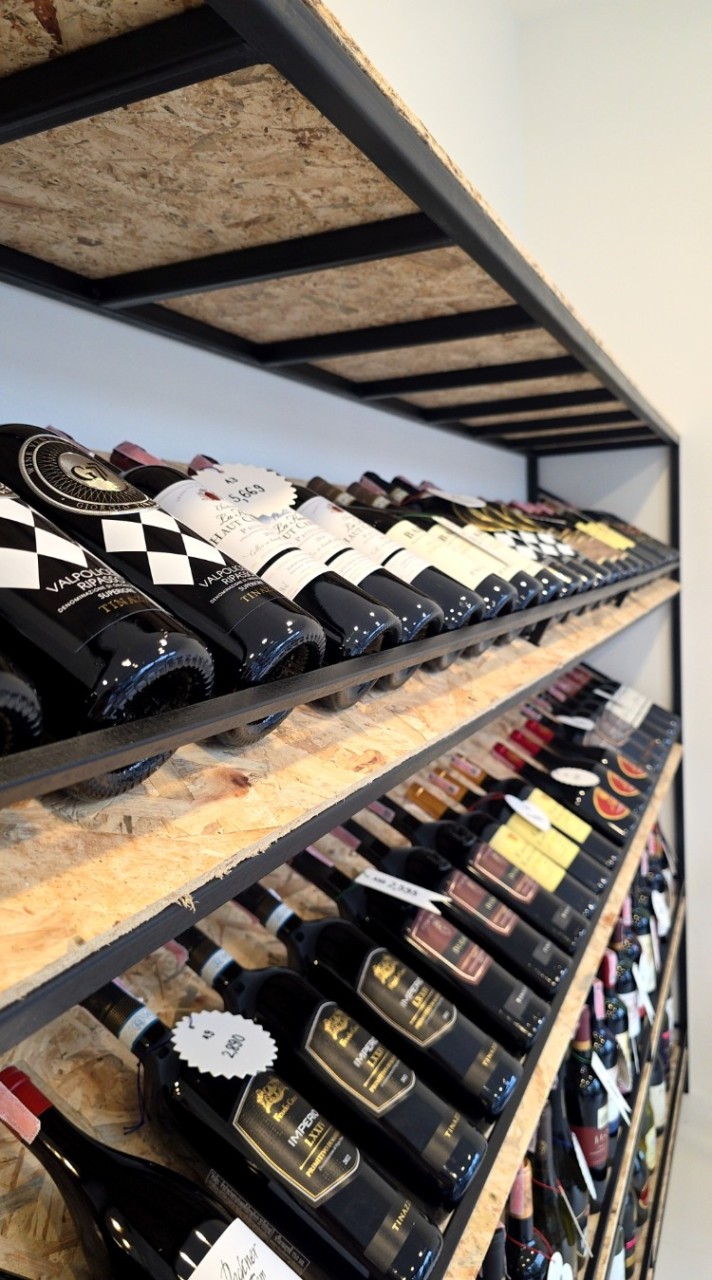 ABCDE Cafe Wine Cellar