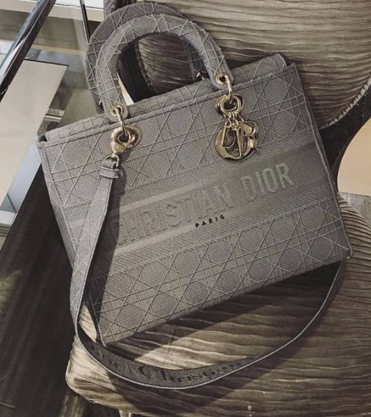 ■專櫃94折■ 全新真品■Dior 灰色 Cannage 藤格紋圖案刺繡Lady D-Lite 包