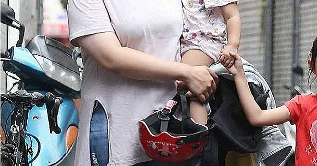女兒剛開學就被嘲笑「妳家好窮」　清潔員單親媽心碎：我真的很努力了